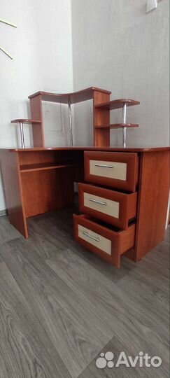 Компьютерный стол