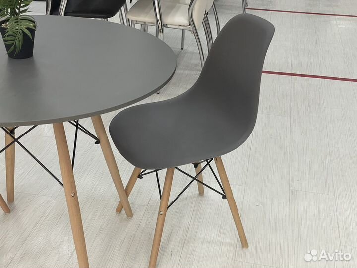 Стол кухонный круглый Eames