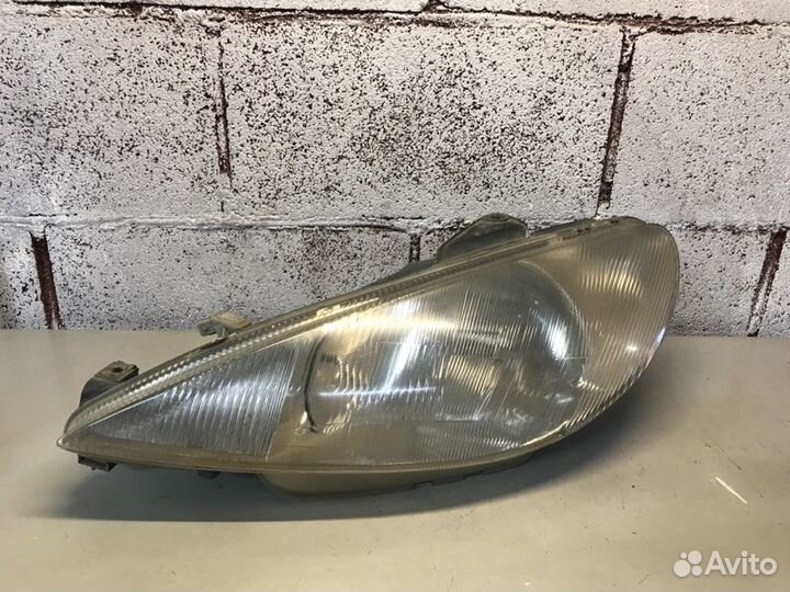 Фара передняя левая Peugeot 206 хетчбек 1.9D 1998
