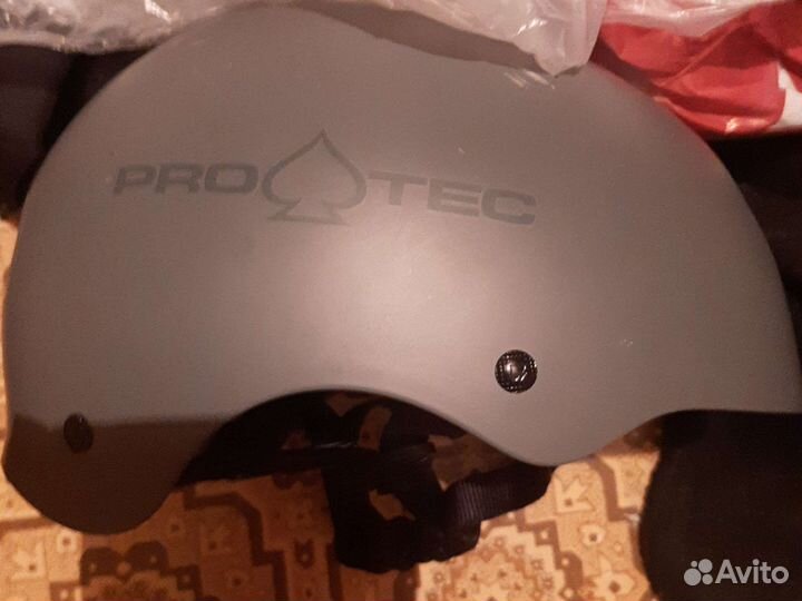 Горнолыжный шлем