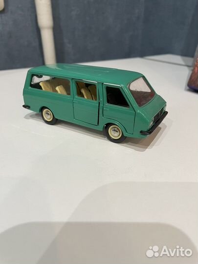 Модель автомобиля Раф 1:43 СССР