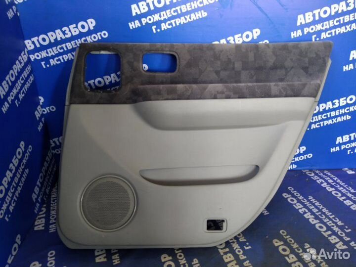 Обшивка двери. задняя правая Nissan Bassara