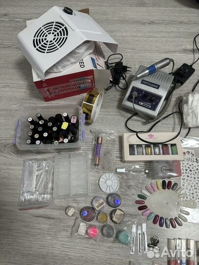 Для наращивания ногтей. Аппарат, пылесос, лампа