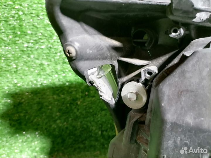 Фара левая 05-41 Toyota Avensis AZT250AZT255AZT250