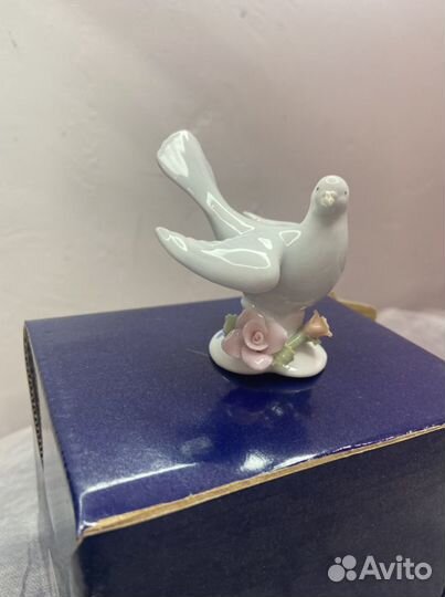 Голубь фарфоровый