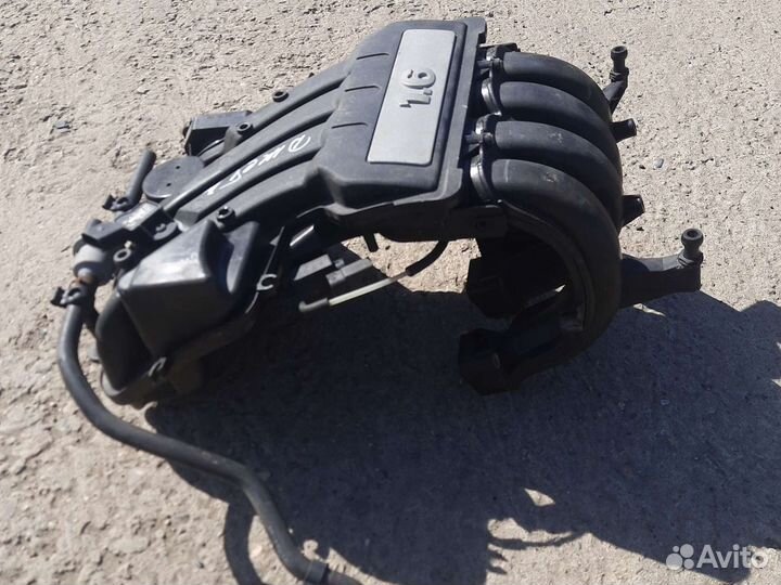 Впускной коллектор Volkswagen Jetta 5 1.6