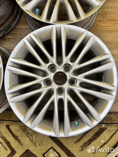 Диски литые Lexus / Toyota r17