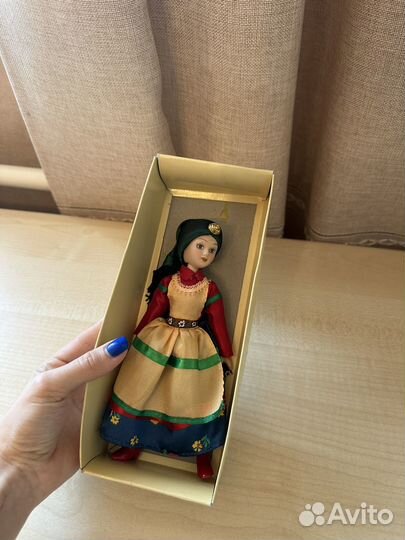 Фарфоровая кукла