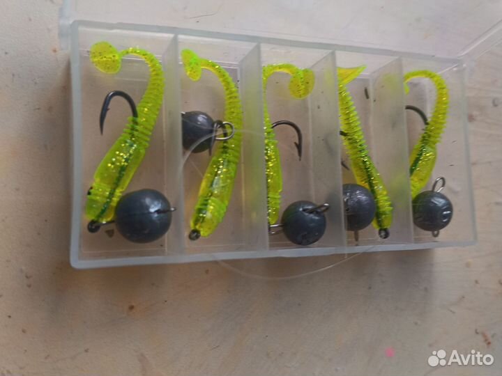 Силиконовые приманки оснащённые 50 мм