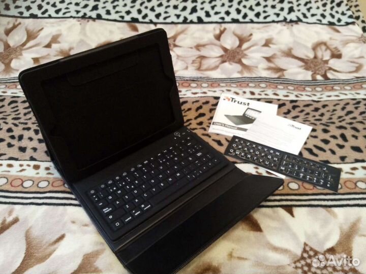 Чехол-клавиатура новый для iPad 2