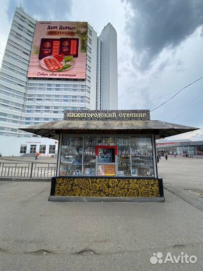 Продавец в киоск сувениров