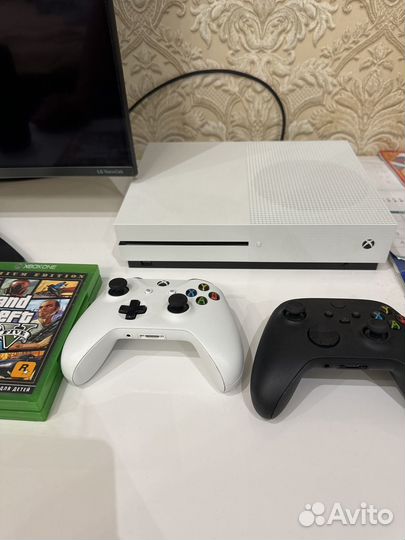 Xbox One s 2 геймпада 1tb