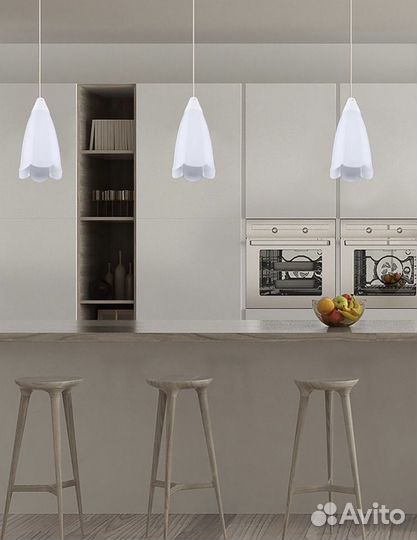 Продаю люстру