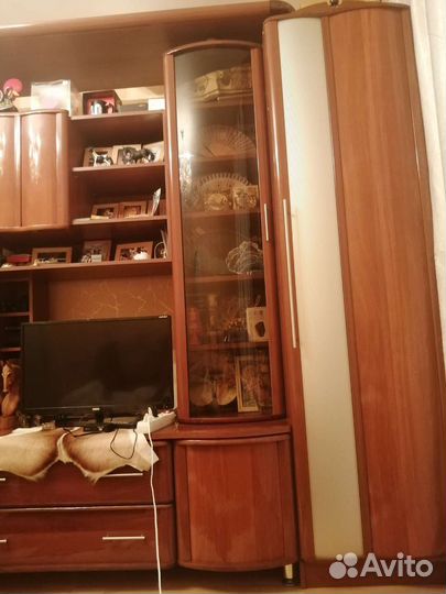 Стенка дубовая новая в гостиную