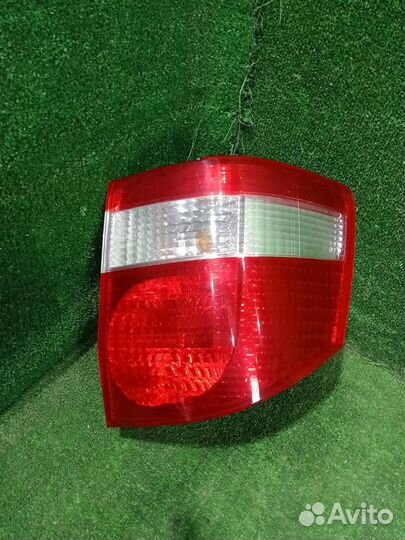 Фонарь задний правый Toyota Alphard MNH10 1MZ-FE