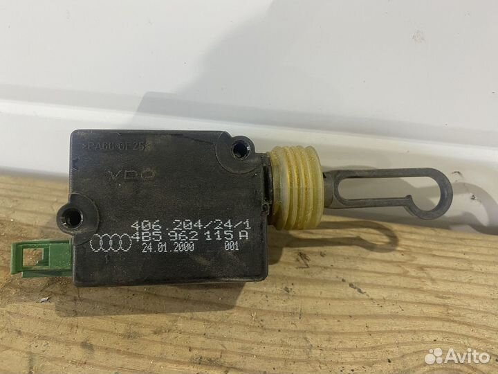 Audi a6c5 активатор замка багажника 4B5962115A