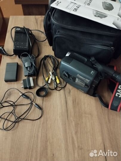 Видеокамера JVC compact GR—AX210