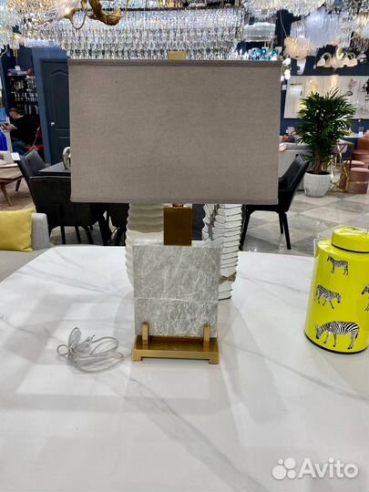 Дизайнерская настольная лампа