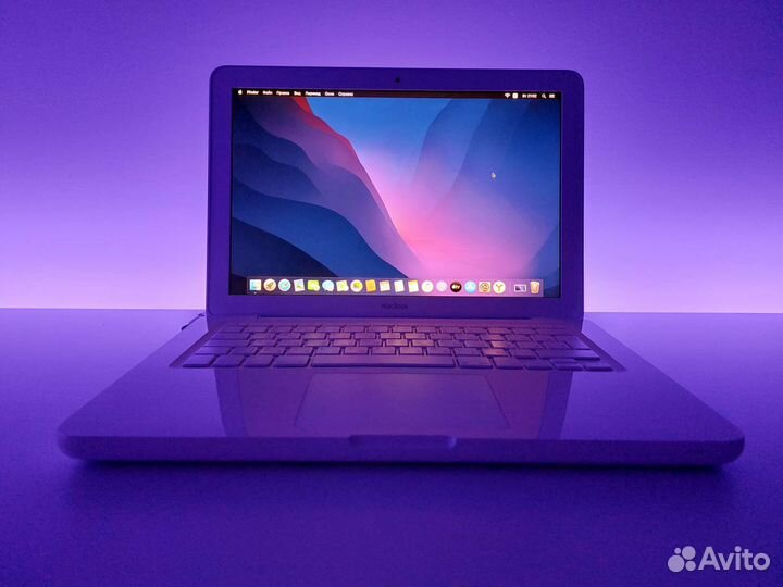 Apple MacBook A1342 (White)