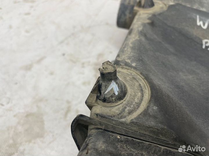 Крышка корпуса воздушного фильтра Mercedes-Benz