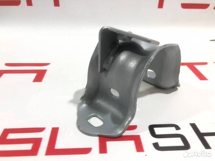 Кронштейн крепления (скоба) стабилизатора Tesla