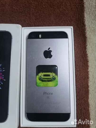 iPhone SE, 64 ГБ