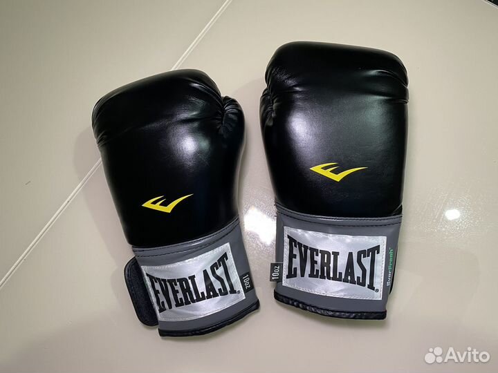 Боксерские перчатки everlast 10 oz