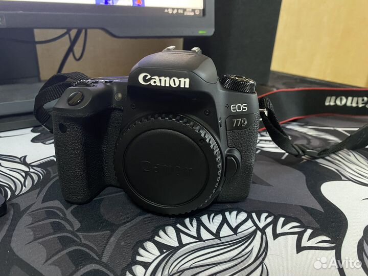 Canon EOS 77D