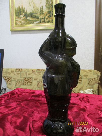 Редкая стеклянная бутылка