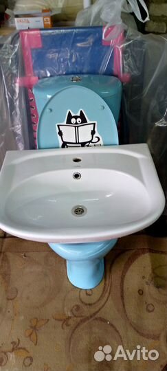 Унитаз с бочком,раковина