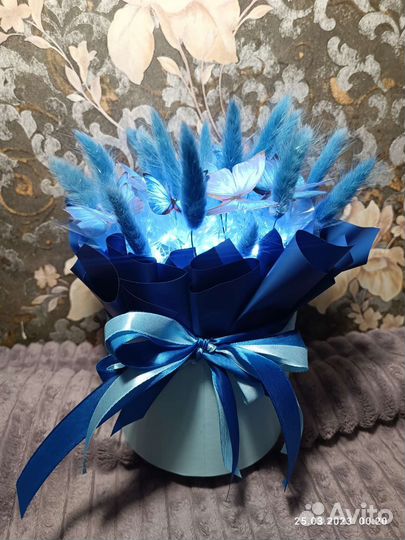 Букет из бабочек с сухоцветами