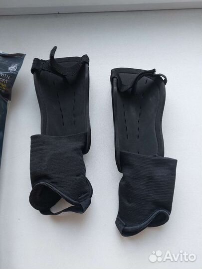 Футбольные щитки