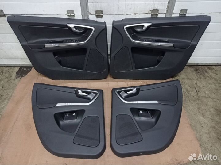 Volvo XC60 обшивки дверей 2009-2017 дверные карты