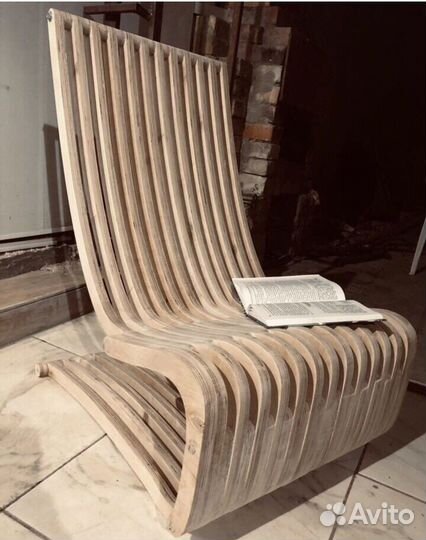 Кресло деревянное