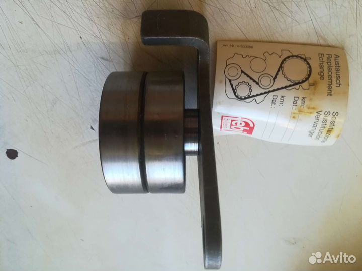 Ролик натяжной 04740847