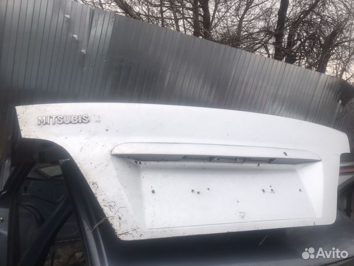 Продаю крышку багажника митсубиси галант 8