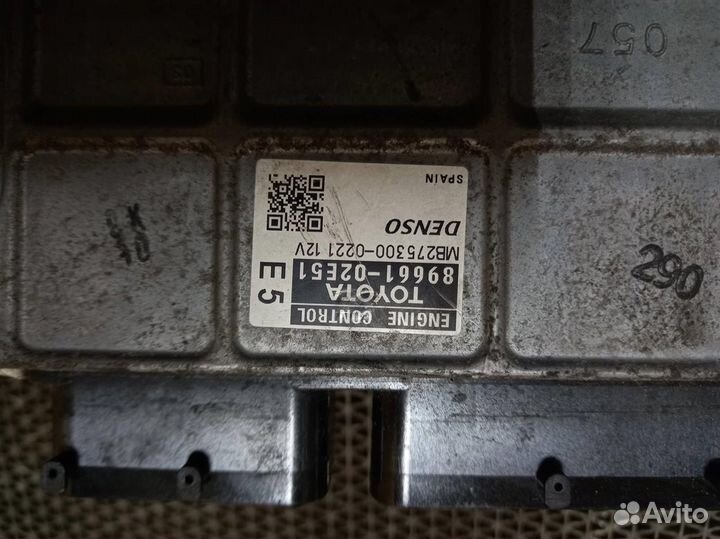 Блок управления двс toyota auris ZRE151