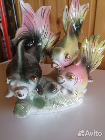Фарфоровая статуэтка с рыбками