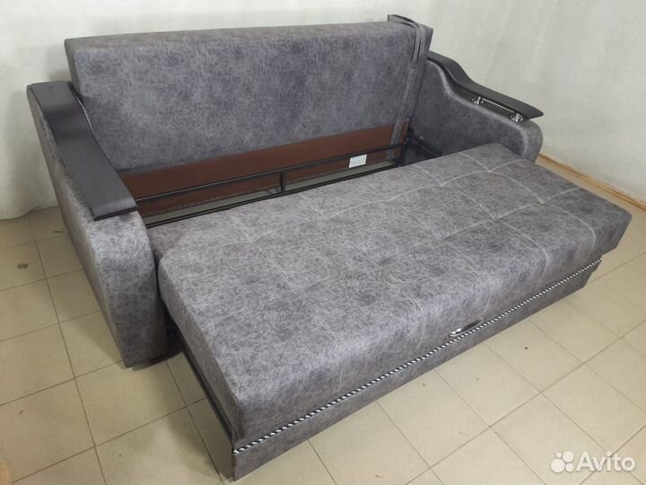 Диван на металлокаркасе