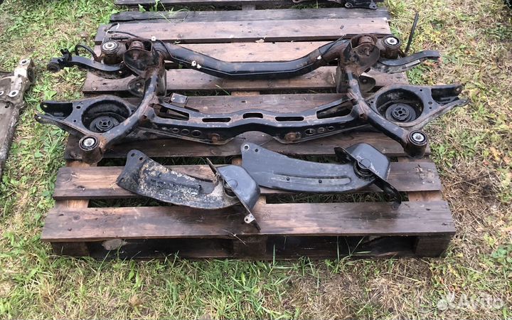 Задний подрамник Passat B6