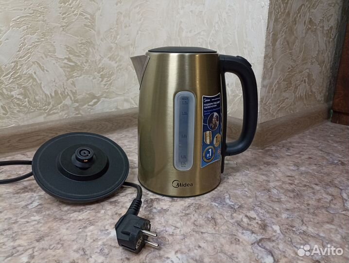 Чайник электрический Midea MK-8020