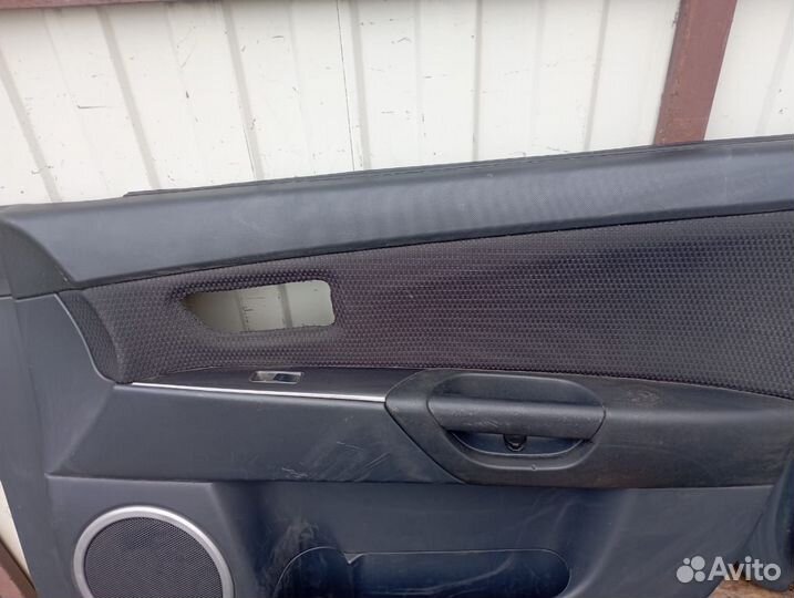 Обшивка двери Mazda 3 BK