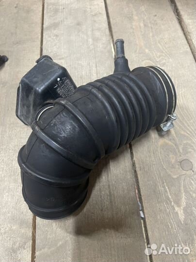 Патрубок воздушного фильтра Mitsubishi Pajero 4