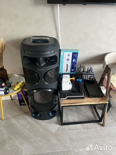 Музыкальный центр Sony MHC-V72d