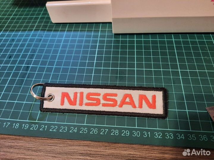 Тканевый брелок ремувка с вышивкой марки авто и N