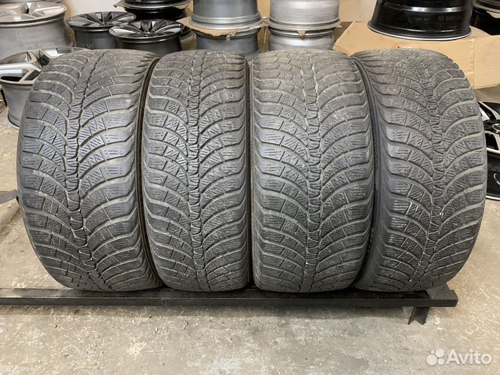 Kumho WinterCraft WP71 225/45 R18 и 255/40 R18 95V