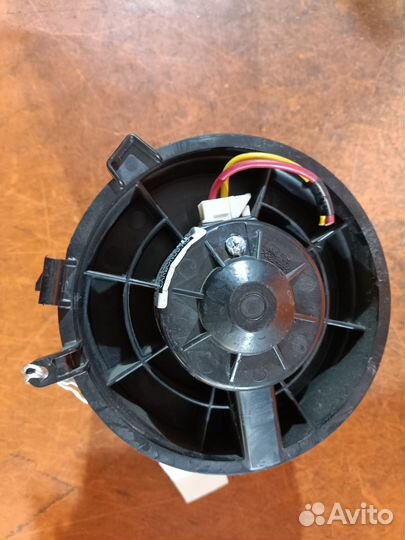 Мотор печки Nissan Serena C25