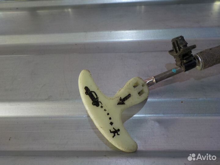 Замок крышки багажника Шевроле Круз