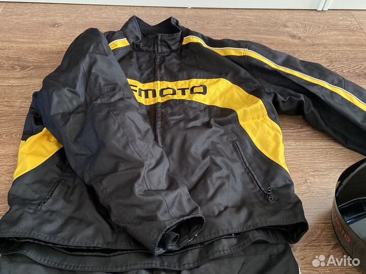 Мото костюм с шлемом, состояние отличное