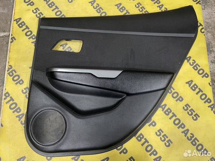 Обшивки двери задней правой Kia Rio 3